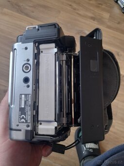 Stará páskova videokamera sony - 7