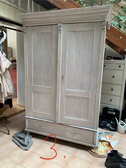 Starožitné skříně - 7