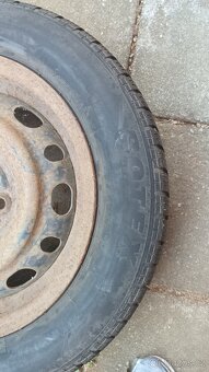 Zimní pneumatiky 175/65 R14 82T a plechová kola - 7