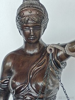 Monumentální bronzová socha Justice - 7