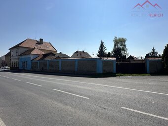 Prodej rohovoého domu - kombinace podnikání a bydlení ( 947 - 7