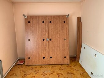 Manželská postel + TV stolek (zakázková výroba) - 7