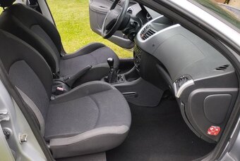 Peugeot 206+ 1.1 44kW benzín - 7