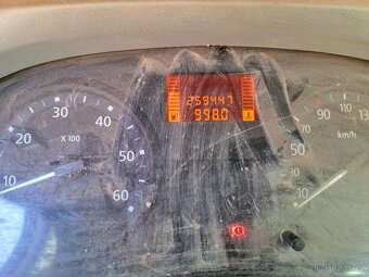 Renault Trafic 2,0 Tdi - na opravu nebo na díly - 7