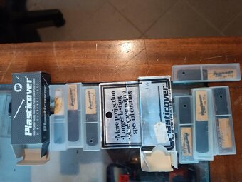 Stojan not. na klarinet kufr,blány bicí,plátky na klar.a sax - 7