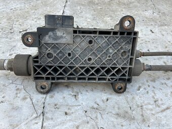 Toyota Avensis T29 elektrická ruční brzda - 7