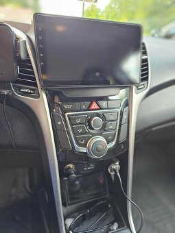 Hyundai i30 kombi benzín 1,6 - 7