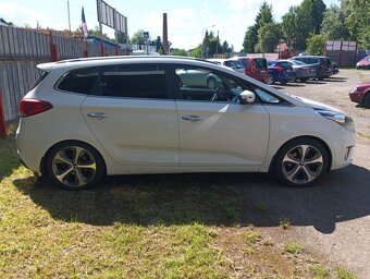 Kia Carens C7D31 - 7