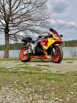 Limitovaná edice 999 r.v.2007 Honda Repsol rr fároš - 7