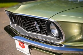 Ford Mustang Convertible - 7
