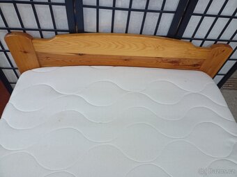 Prodám hezkou postel z masivu 100 x 200 cm - 7
