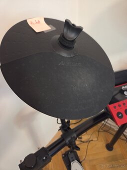 Set el. bicí Alesis Nitro Pro + židle + sluchátka. Stav nov - 7