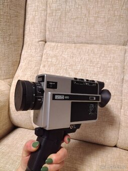 Retro příruční kamera Eumig 800
- 7