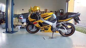 Suzuki GSX-R K1 600 - 7