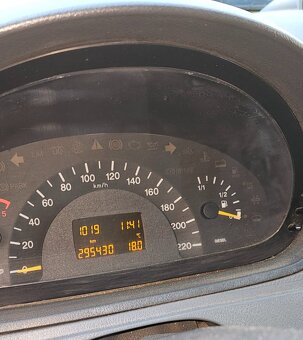 Mercedes-Benz Vito W639: bedna - 7