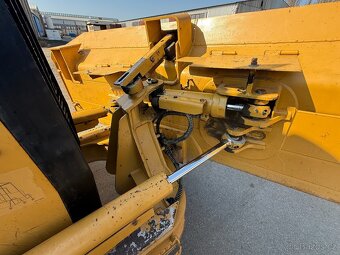 Pásový dozer CAT D5K - 7