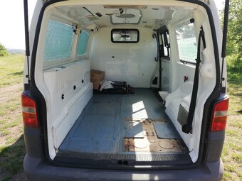 VW Transporter T5 Long (sanitka) - 7