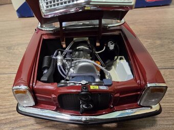 Mercedes Benz 220D W115 E-Klasse Model 1:18 - 7