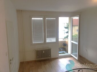 Pronájem, byt 1+1, Nerudova ul., České Budějovice, balkon, s - 7