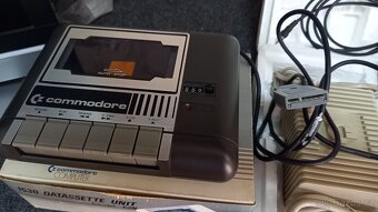 Commodore C64 C - 7