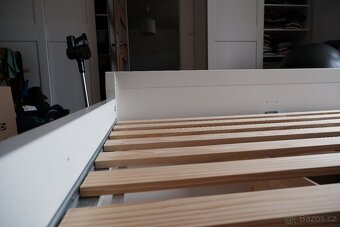 Postel IKEA IDANÄS 180x200 cm + rošt LINDBÅDEN – bílá - 7