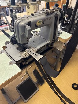 Prodám průmyslový šicí stroj Singer 300W05 – řetízkový steh, - 7