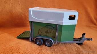 BRUDER Přepravník (zelený) + kůň a kráva (Měřítko 1:16) - 7