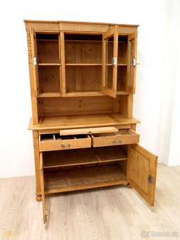 Nádherná stará kredenc - 7