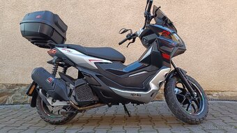 Aprilia SR GT 200 - 7