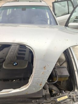 bmw e39 kapota s korozí - 7