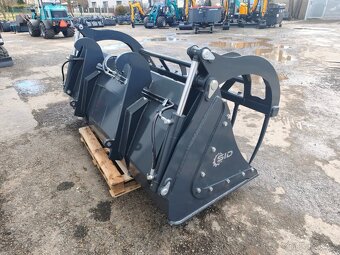 Lopata s přidržovačem pro manipulátor JCB - 7