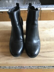 zimní a letni obuv, kozene kabelky - 7