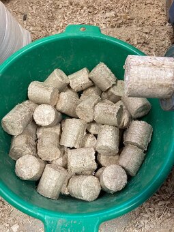 Dřevěné brikety - 7