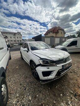 VW Toouareg 7P 2016 lehce bouraný - 7