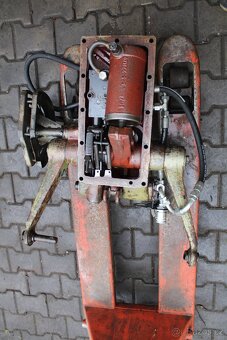 Zetor 6711 6911 7011 víko hydrauliky - 7