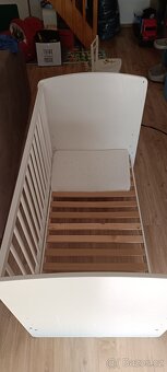 Přebalovací pult IKEA a vajíčko Dinofix s klínem - 7