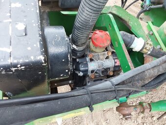 postřikovač John Deere 840 - 7