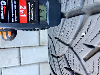 235 55 18 zimní pneu GoodYear - 7