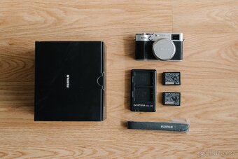 FUJIFILM X100V stříbrný + příslušenství - 7