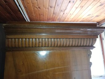 Stará dyhovana skříň - 7