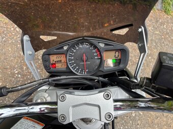 Suzuki GSR 600 - 7