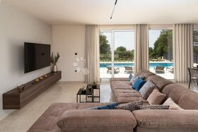 Prodej luxusní moderní vily s bazénem a výhledem na Jaderské - 7