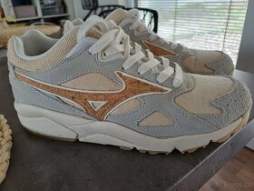 Unisex tenisky Mizuno SKY medal vel.40 - 7