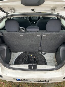 Toyota yaris 1.4. - 7