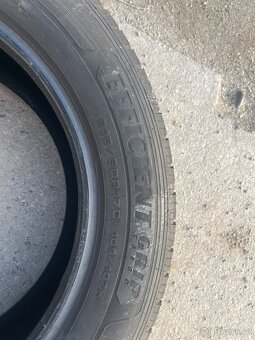 Pneu 215/60/17 C - 7