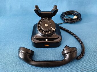 BAKELITOVY RETRO TELEFON značky TESLA. - 7