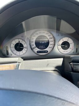 W211 Mercedes - 7