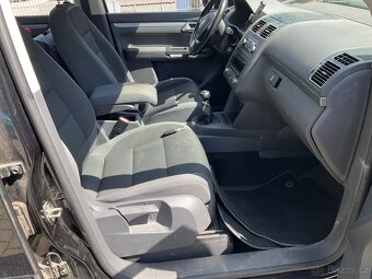 Volkswagen Touran III 2.0 Tdi 103 KW 7/2011 TAŽNÉ VYHŘ. SEDA - 7