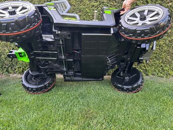 Dvoumístné dětské elektrické vozítko italské firmy Peg-Péreg - 7