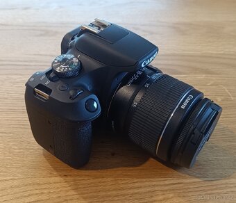 Zrcadlovka Canon + Stativ Hama + brašna - 7